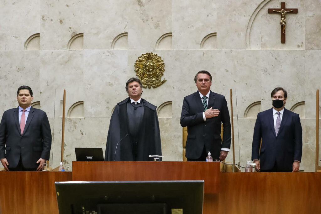 STF rebate Bolsonaro e diz que nao proibiu governo federal de agir contra pandemia da covid 19