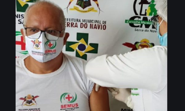 Secretario da Saude que questionou eficacia da CoronaVac e visto ‘furando fila da vacinacao