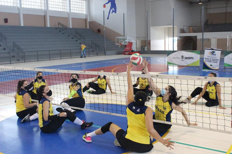 Selecao brasileira feminina de volei sentado chega em Sergipe para preparacao rumo a Toquio