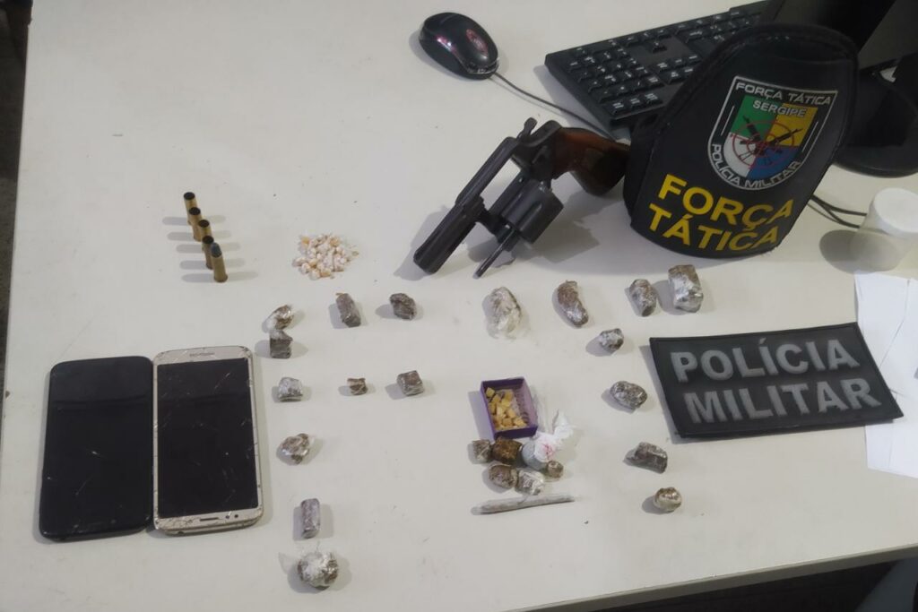 Suspeito morre em troca de tiros com PM e outros dois sao presos apos roubar motorista de aplicativo em Aracaju e1610219339656