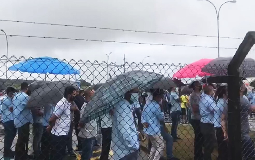 Trabalhadores da Ford fazem protesto contra fechamento de fabrica na Bahia