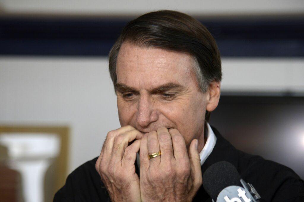 Video Bolsonaro ataca a imprensa ao falar sobre latas de leite condensado para enfiar no rabo