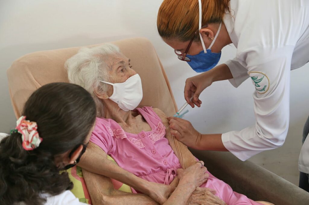 Abaixo da expectativa apenas 799 pessoas foram vacinadas contra covid 19 em Aracaju neste sabado 13