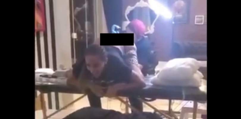 Anitta grita ao fazer tatuagem em regiao intima Veja video
