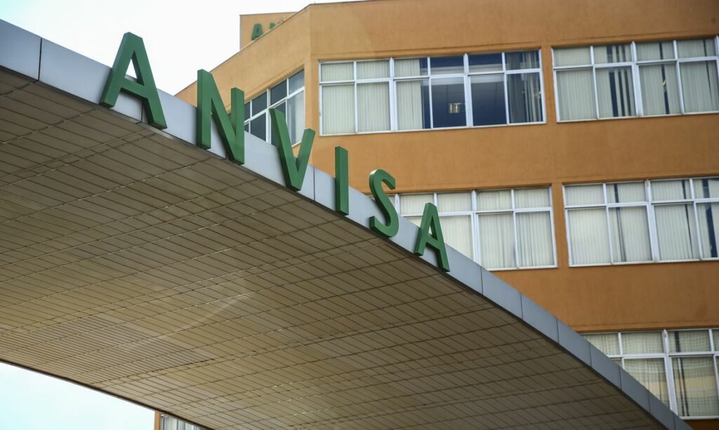 Anvisa pedirá que Bolsonaro vete MP que institui prazo de cinco dias para aprovação de vacinas, diz jornal 1 Anvisa pedira que Bolsonaro vete MP que institui prazo de cinco dias para aprovacao de vacinas diz jornal