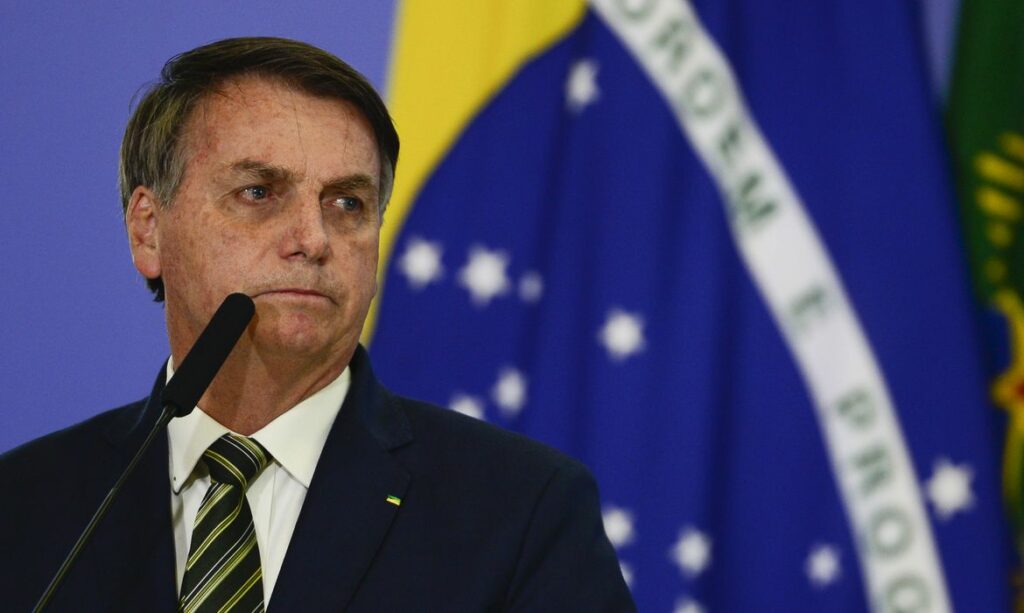 Apos combustiveis Bolsonaro pressiona por conta de luz mais barata