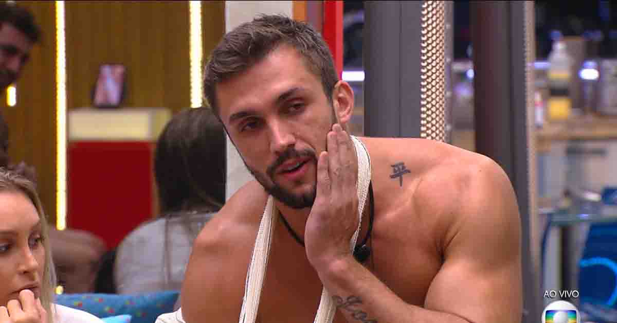 BBB21: Arthur sofre lesão durante prova do líder e é levado para