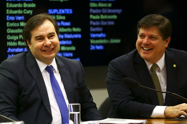 Baleia Rossi convida Maia para o MDB As portas estao abertas para voce