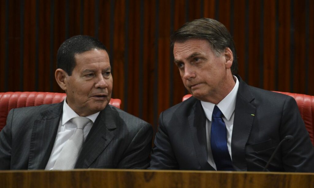 Bolsonaro exclui Mourao de reuniao ministerial nesta terca 9