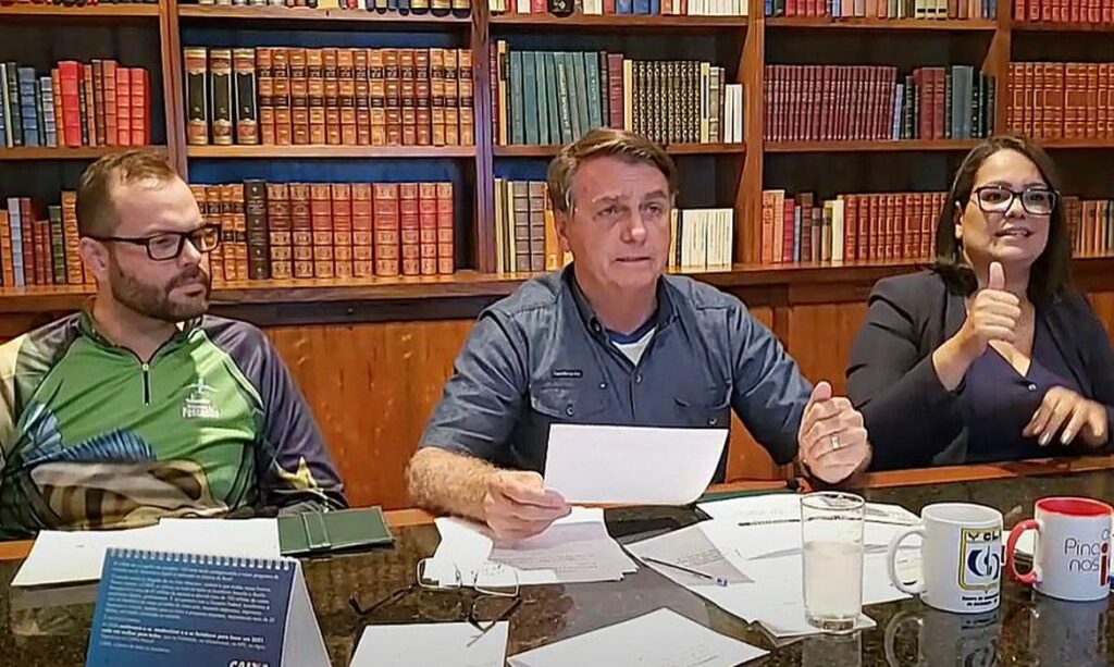 Bolsonaro quer que postos exibam composicao de preco dos combustiveis