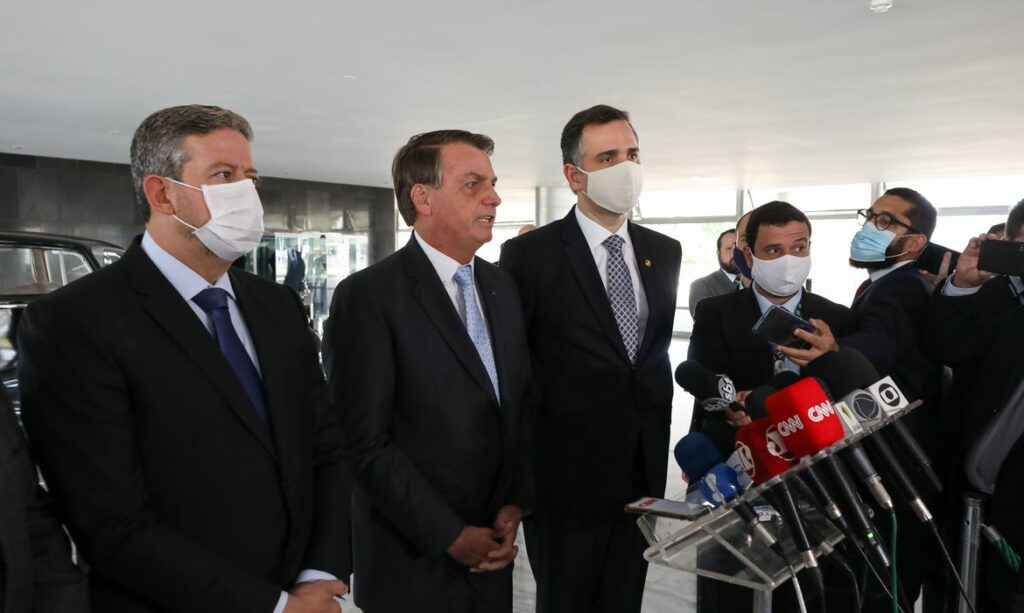 Bolsonaro se reune com novos presidentes da Camara e do Senado