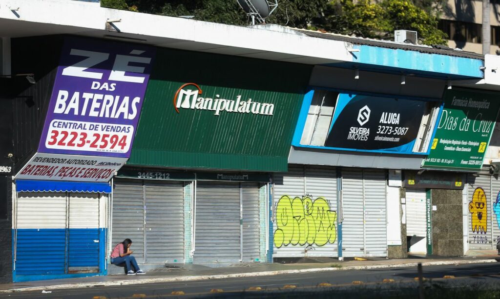 Brasil registra 1.337 mortes por covid 19 estados anunciam restricoes