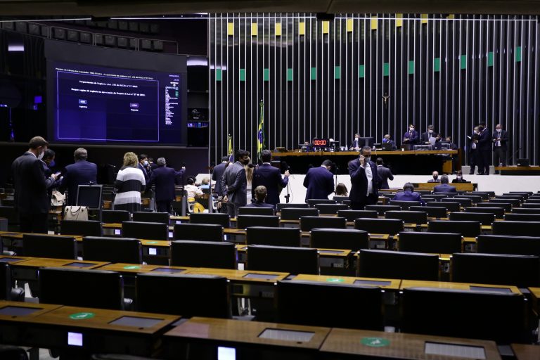 Câmara dos Deputados aprova urgência para projeto que pune quem se vacinar fora da ordem de prioridade 1 Camara dos Deputados aprova urgencia para projeto que pune quem se vacinar fora da ordem de prioridade