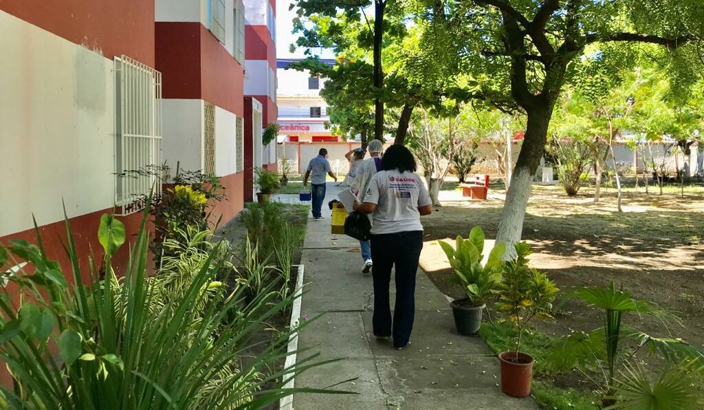 Cerca de 300 idosos acamados com mais de 90 anos vao receber vacina contra covid 19 em Aracaju e1612982520919