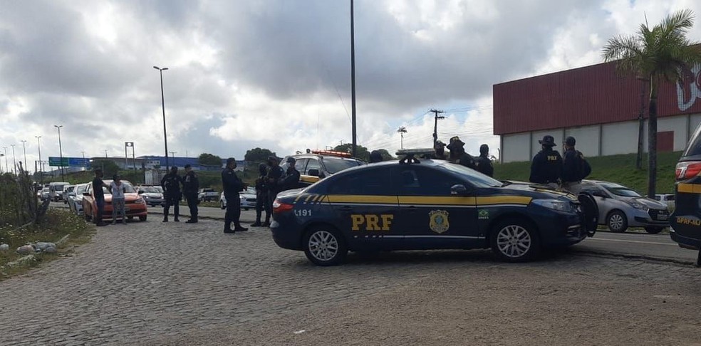 Cerca de 700 familias ficam sem energia eletrica apos acao contra ligacoes clandestinas em Aracaju