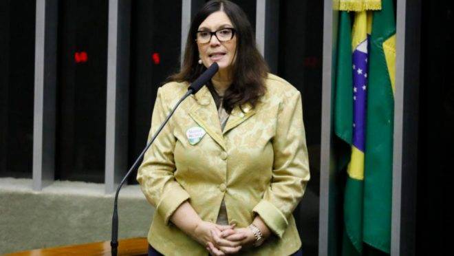 Cotada para presidir CCJ da Camara Bia Kicis diz que nao quer STF interferindo suas funcoes