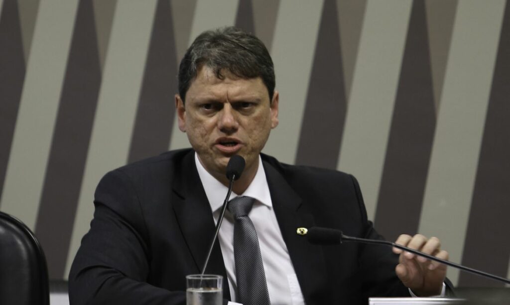 Cotado para vice em 2022 Tarcisio e o ministro mais ativo nas lives de Bolsonaro