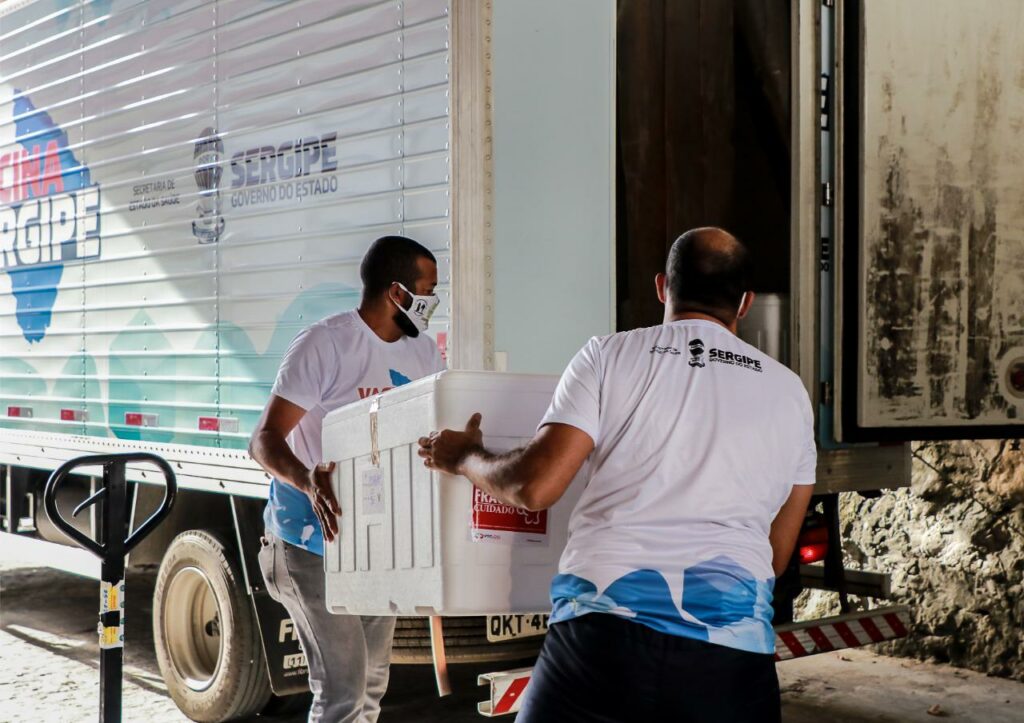 Covid 19 Nova remessa das vacinas sao transportadas para municipios sergipanos nesta terca 9