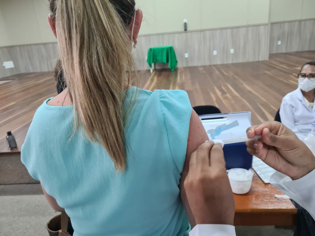 Covid 19 Profissionais de odontologia recebem primeiro dose da vacina em Aracaju