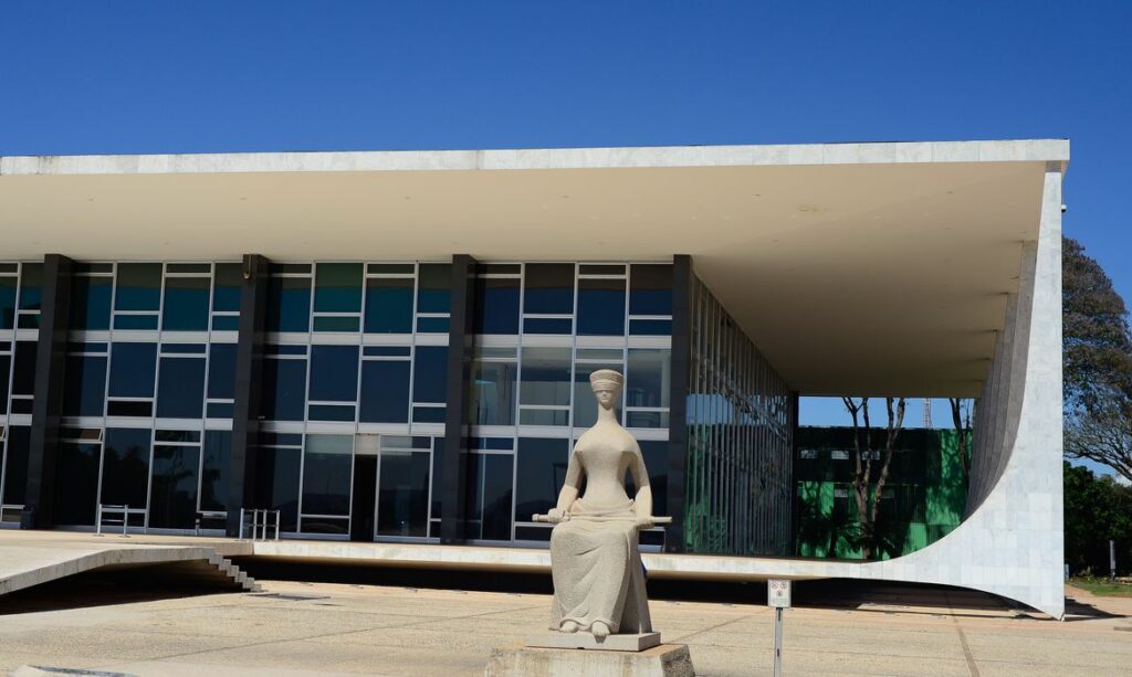 Covid 19 STF forma maioria para autorizar compra de vacinas por estados e municipios