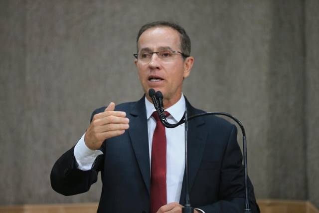 Em retomada das atividades na Camara Nitinho promete mudancas e diz que concurso publico pode ser feito em abril