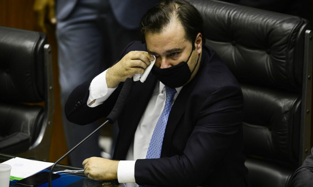 Emocionado Rodrigo Maia se despede da presidencia da Camara