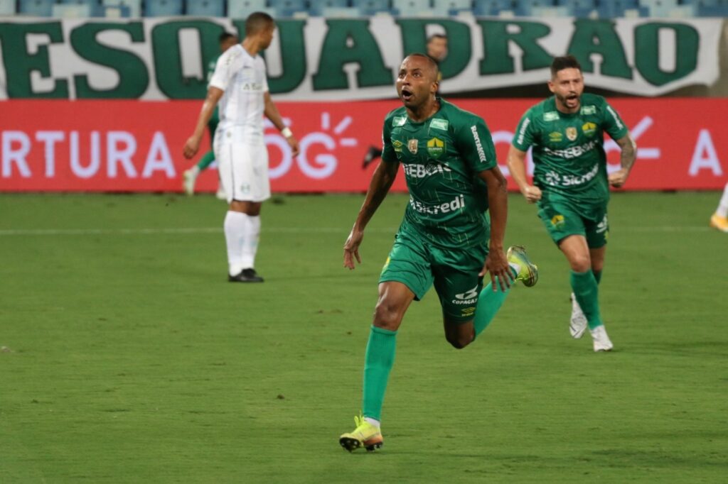 Ex-Cuiabá-Willians-Santana-é-anunciado-como-novo-atacante-do-Confiança