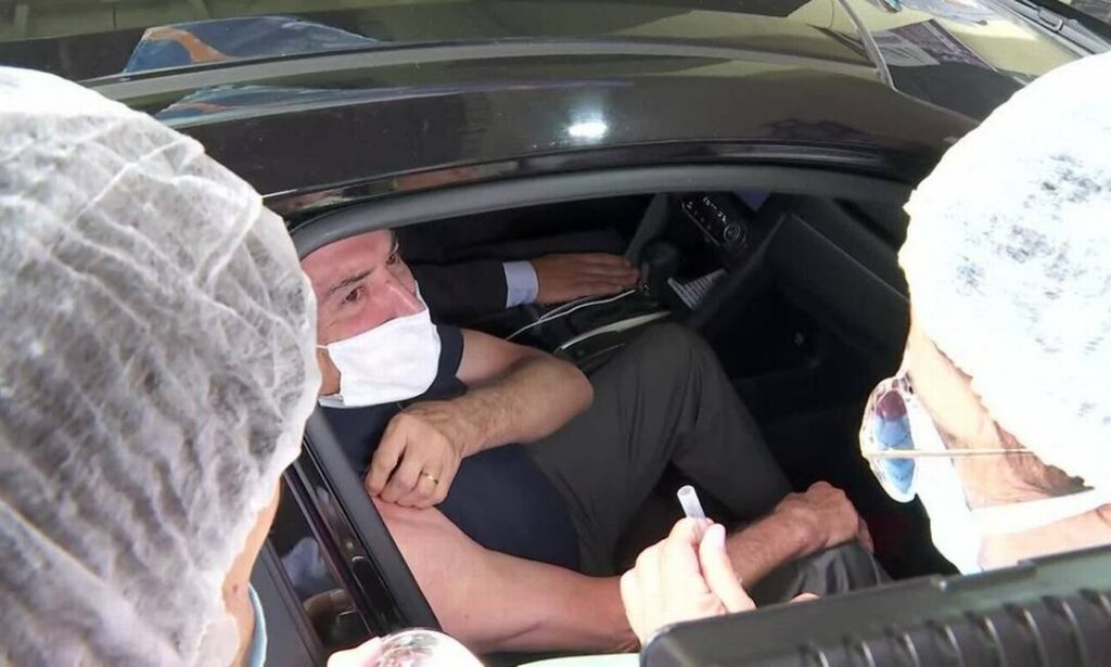 Ex presidente Temer toma vacina contra covid 19