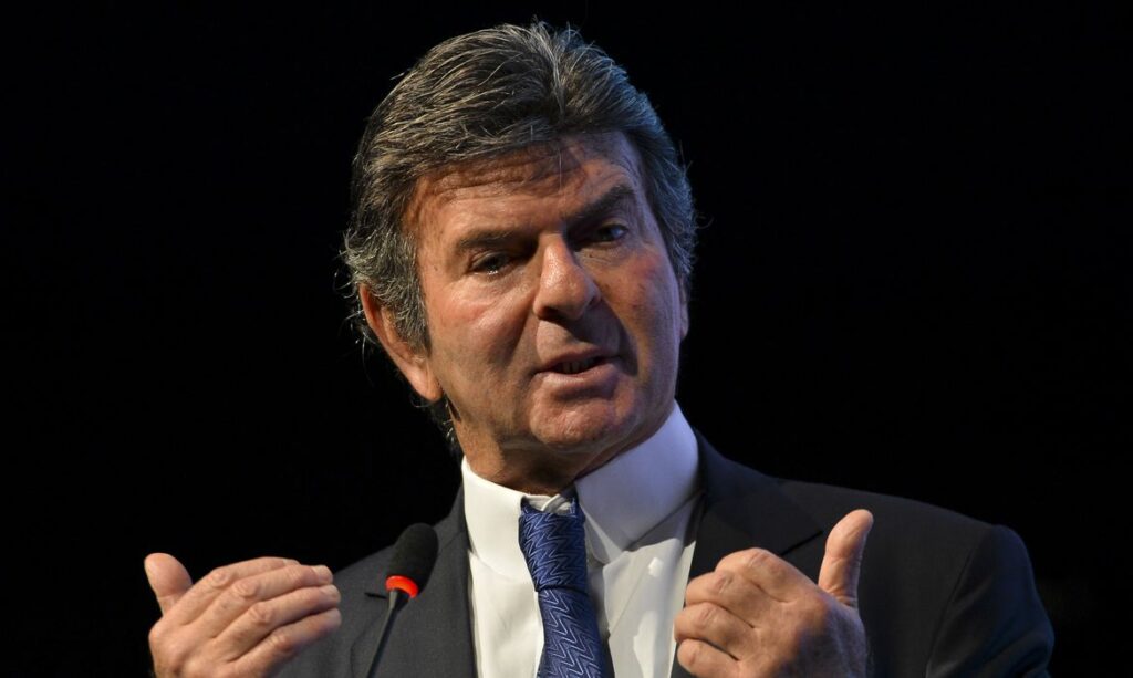 Fux diz que saida de Bolsonaro seria um desastre para o pais O Brasil nao aguenta tres impeachments