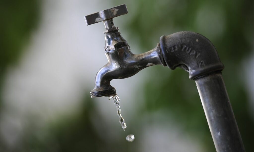 Hacker tenta envenenar agua de cidade da Florida