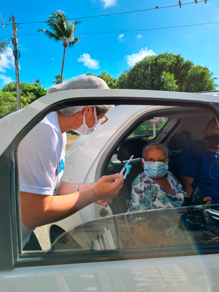Idosos de 80 a 89 anos iniciam vacinacao contra a covid 19 na terca 2 em Aracaju