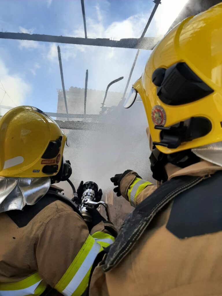 Incendio atinge casa na Zona Oeste de Aracaju