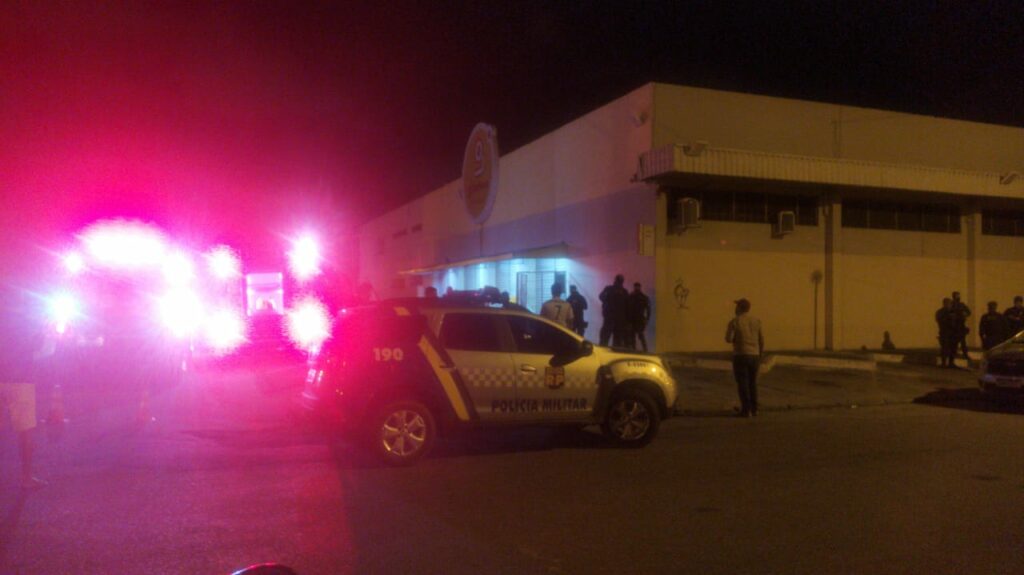 Incêndio-atinge-supermercado-no-bairro-Bugio-em-Aracaju