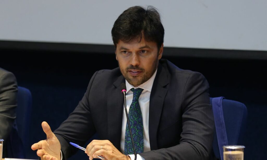 Insumos para 12 milhoes de doses de vacina devem chegar ao Brasil