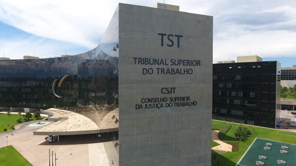Justica do Trabalho tem divida de R 1 bilhao com servidores e juizes diz jornal