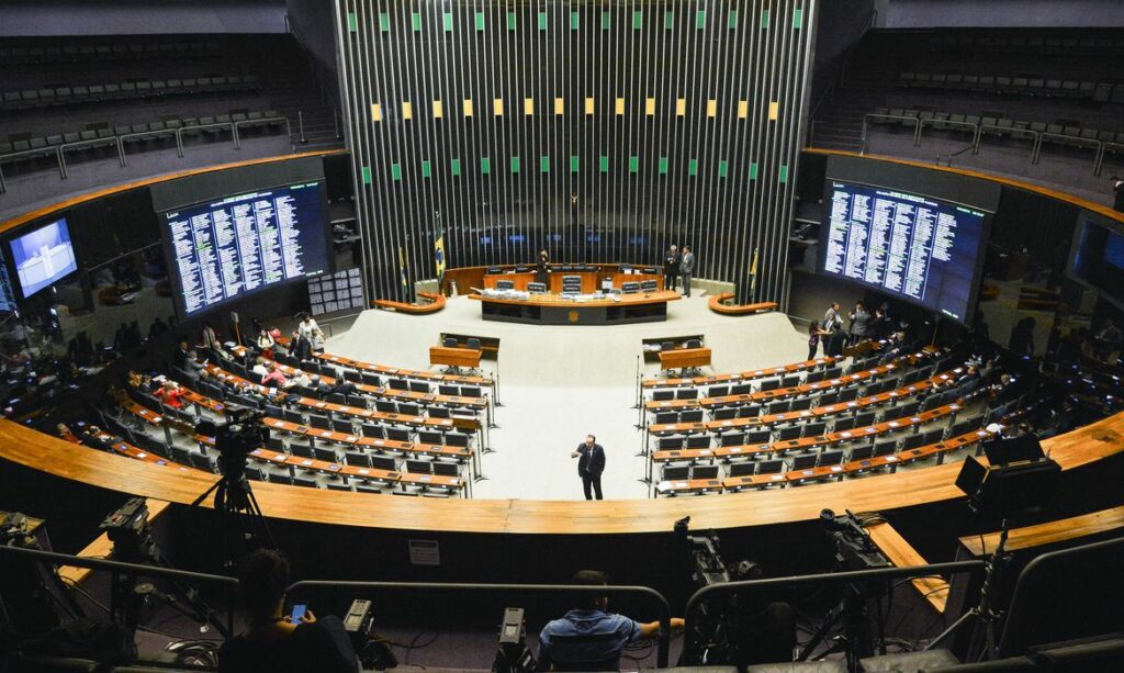 Mesa Diretora da Camara estuda adotar sessao de votacao presencial e remota