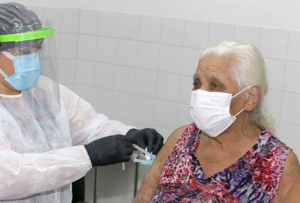 Municipios avancam na aplicacao da segunda dose da vacina contra covid 19 em Sergipe Aracaju vacinou apenas 1