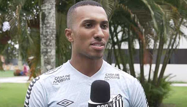 Narrador-de-rádio-gaúcha-usa-termo-racista-com-jogador-do-Santos-ao-vivo-‘aquele-crioulinho’