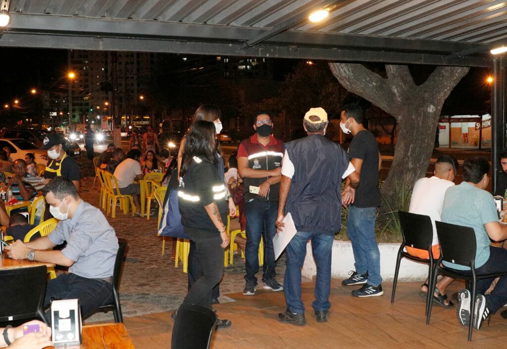 Orgaos municipais e estaduais fiscalizam estabelecimentos para impedir realizacao de festas carnavalescas