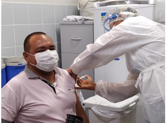 Profissionais dos Centros de Atencao Psicossocial comecam a ser vacinados contra a covid 19 em Aracaju 1