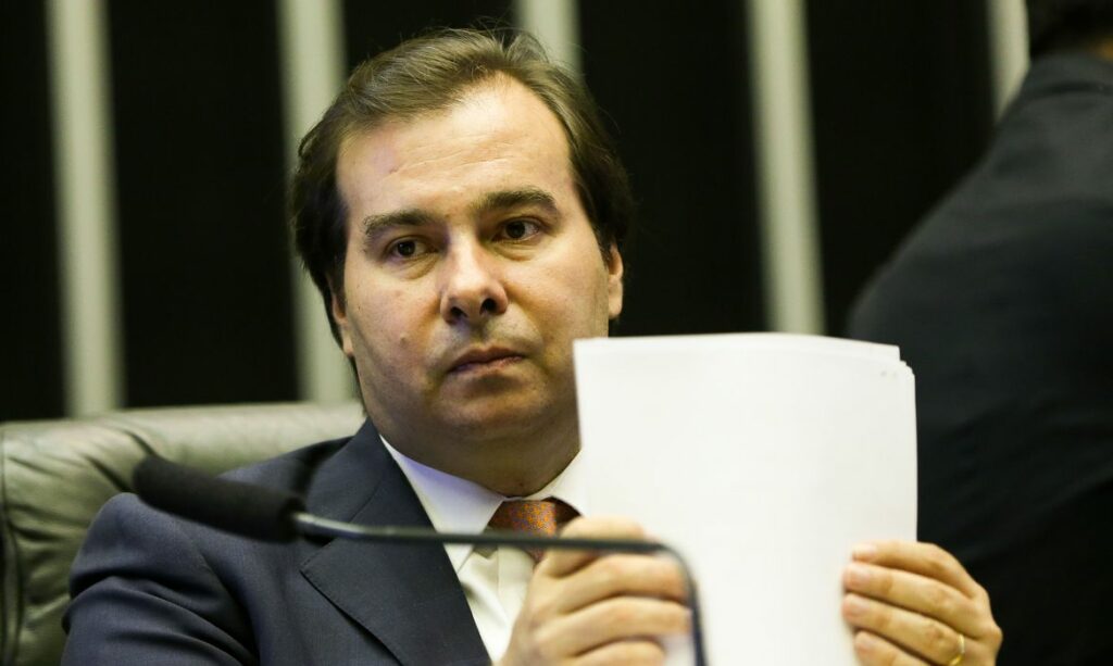 Rodrigo-Maia-dispara-contra-ACM-Neto-“entregou-nossa-cabeça-numa-bandeja-para-o-Planalto”