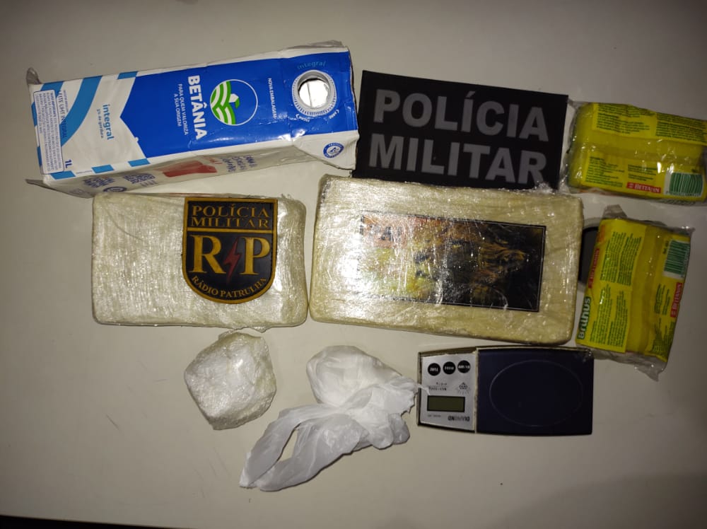 Suspeito de trafico de drogas e preso em flagrante apos esconder cocaina em padaria na Farolandia