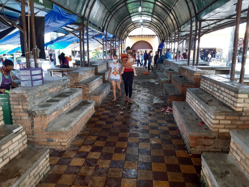 Vigilancia Sanitaria fiscaliza cumprimento de medidas contra covid 19 no Mercado Municipal de Aracaju