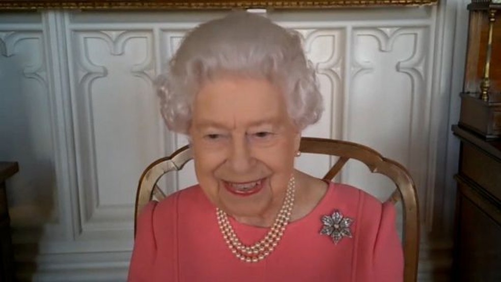 A familia inteira esta triste diz rainha Elizabeth sobre acusacoes de Meghan e Harry