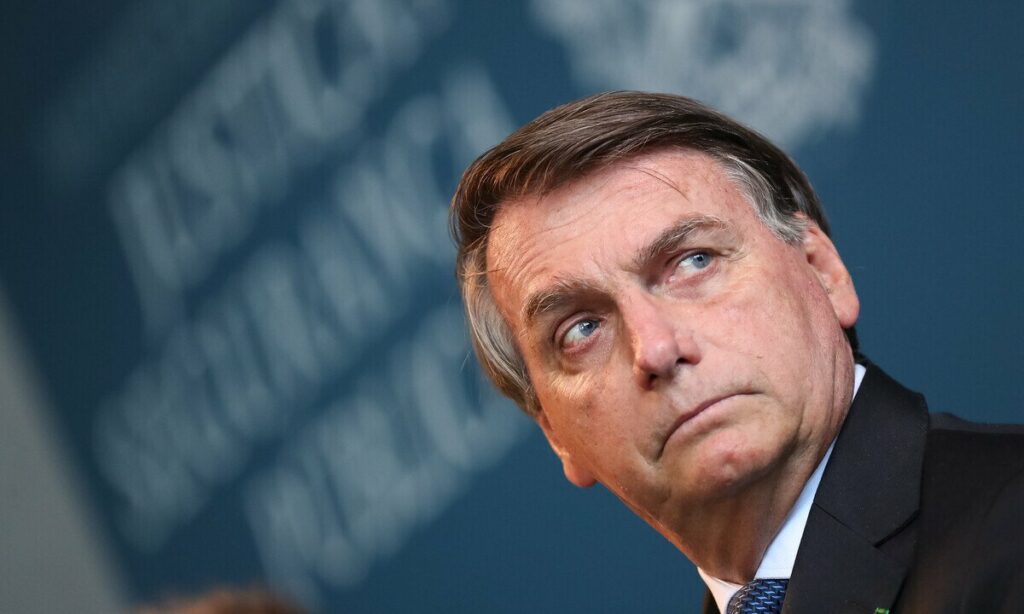 Apos Fiocruz e Butantan confirmar novos lotes de vacinacao governo Bolsonaro libera uso de estoque da primeira dose