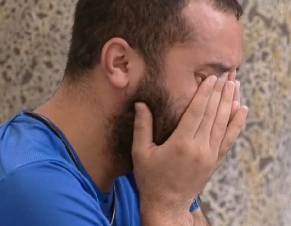 BBB21 Gilberto cai no choro e pede desculpas ao publico