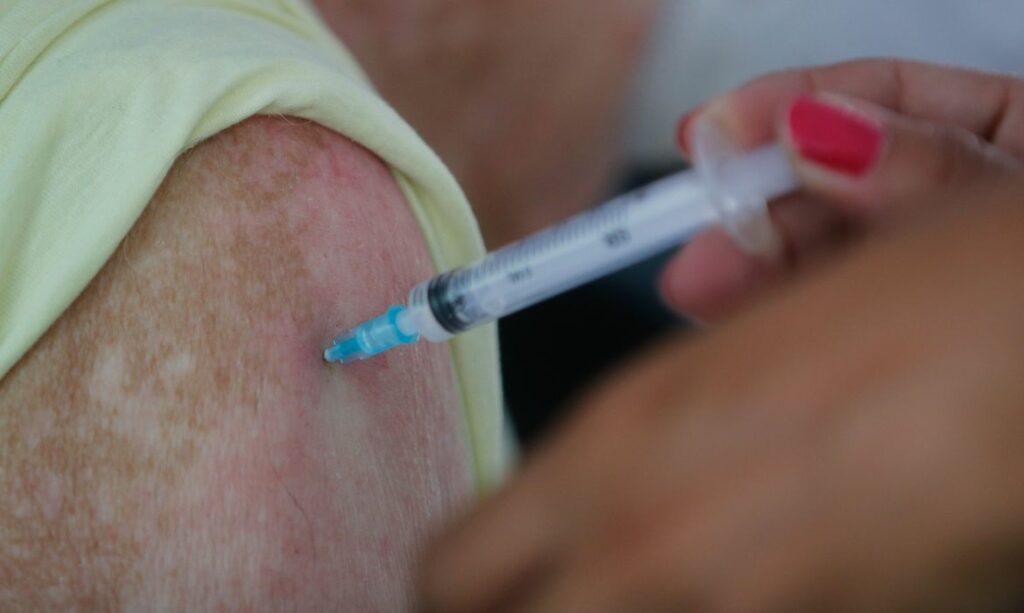 Brasil tem 17 mil mortes e 751 mil casos de covid 19 em 24 horas
