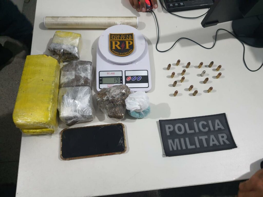 Casal suspeito de trafico de drogas e preso no bairro Coqueiral