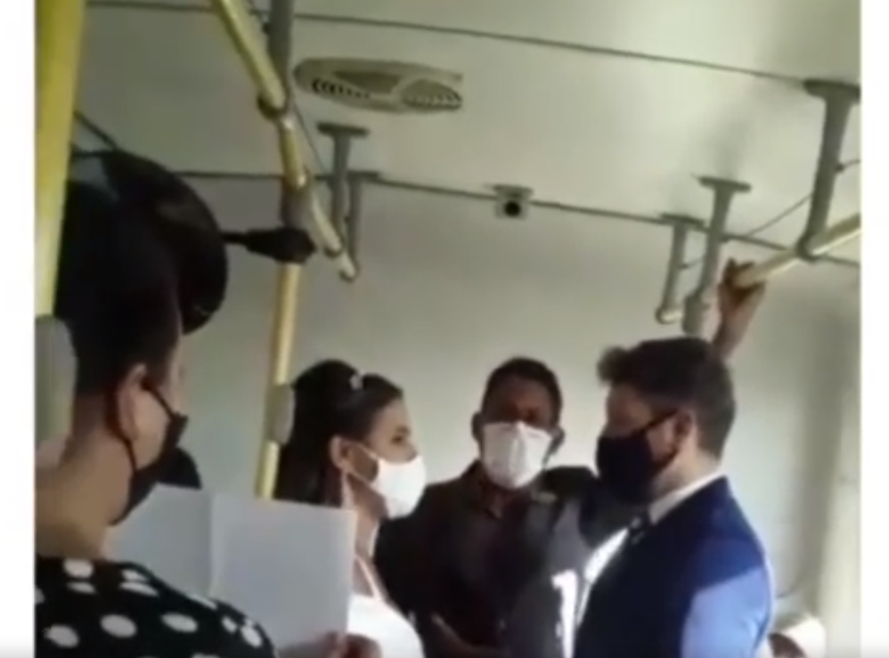 Cerimonia de casamento e realizada dentro onibus em Aracaju veja video