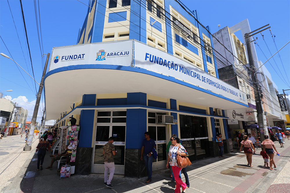 Com servico de cadastro de curriculos da Fundat 972 pessoas foram contratadas em 2020 na capital sergipana